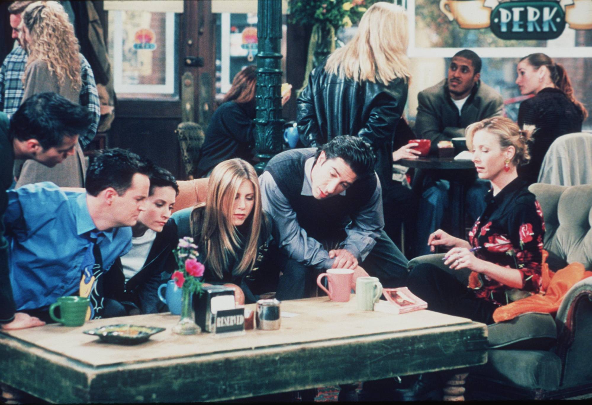 1999 Matt Le Blanc, Matthew Perry, Courteney Cox, Jennifer Aniston, David Schwimmer, And Lisa Kudrow Star In The Latest Season Of "Friends." (Photo By Getty Images)