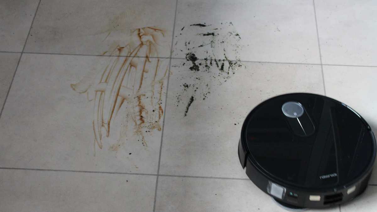 Qrevo Slim with spills on a tiled floor