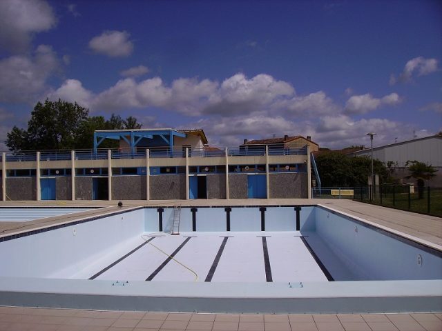 Tourist ban on swimming pools