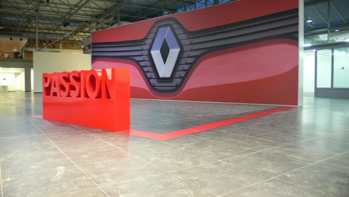 Corner Renault Passion avec Mur de 18m et lettres 3D