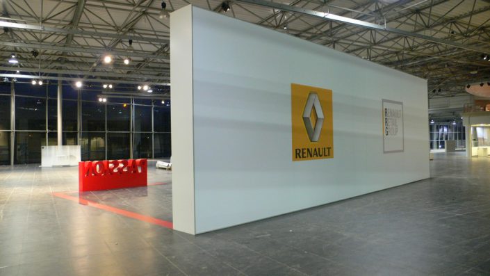 avec Bardaff réalisation d'un mur autoportantde 18x5m pour Renault Center Drogenbos