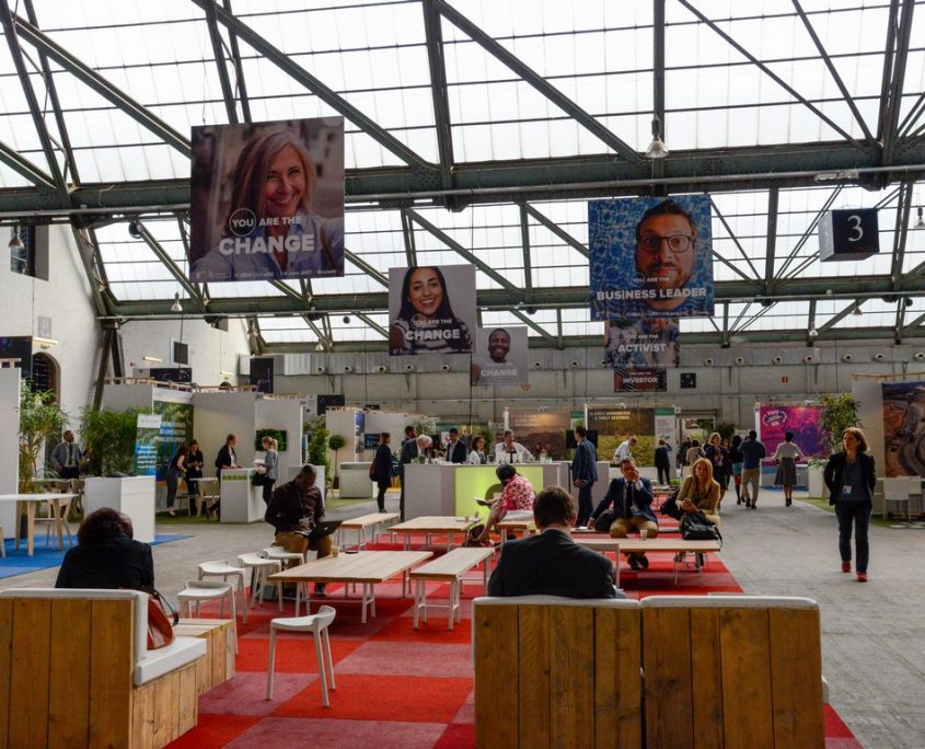 EDD17 Village view & expo suspendue