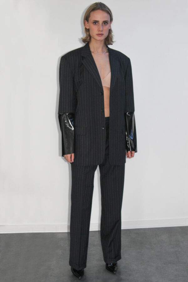 Dark blue pinstripe suit - Image 3