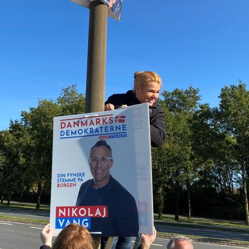 Inger Hjælper Nikolaj Vang folketingskandidat på Fyn