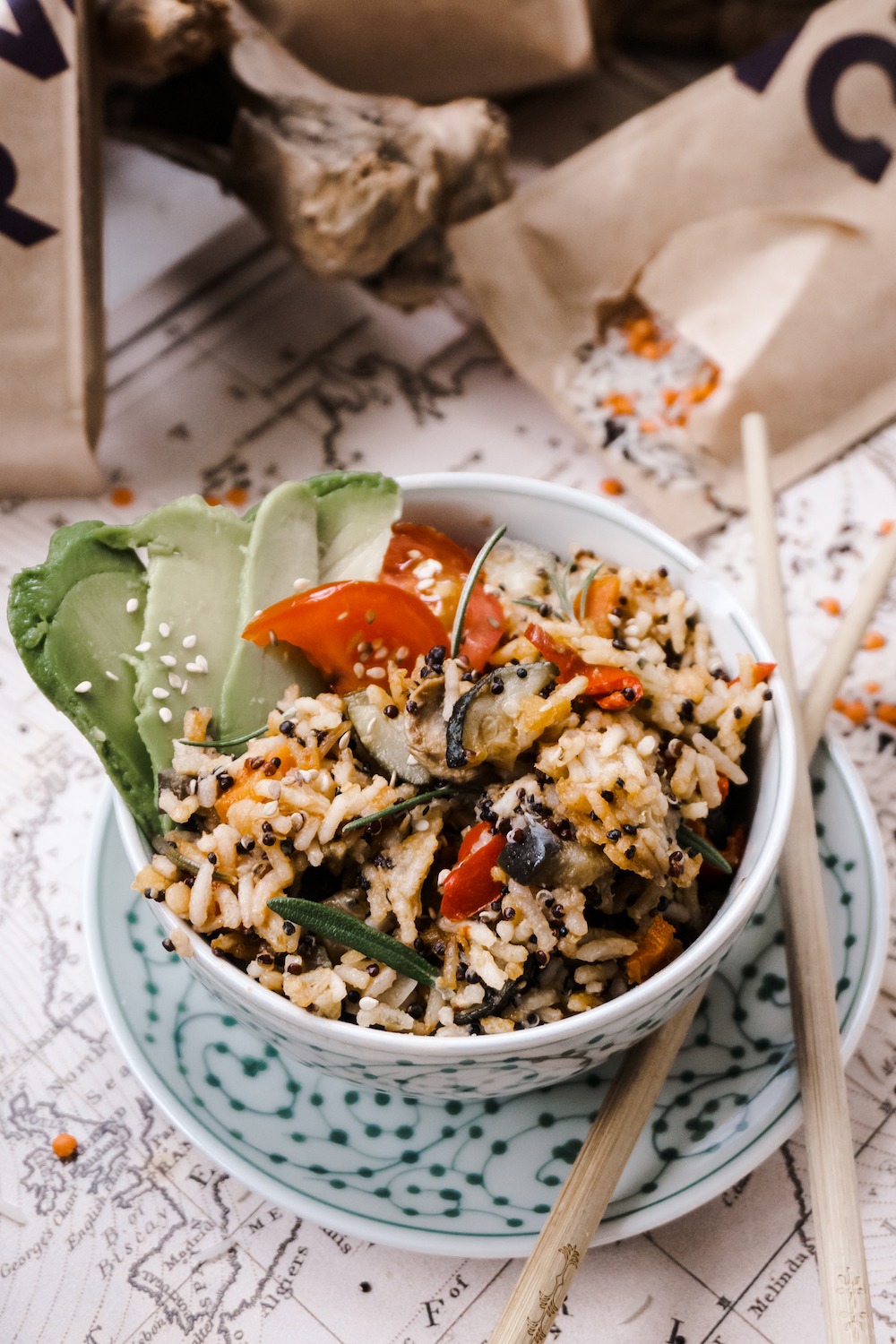 Linsen-Quinoa-Reis Bowl mit Gemüse