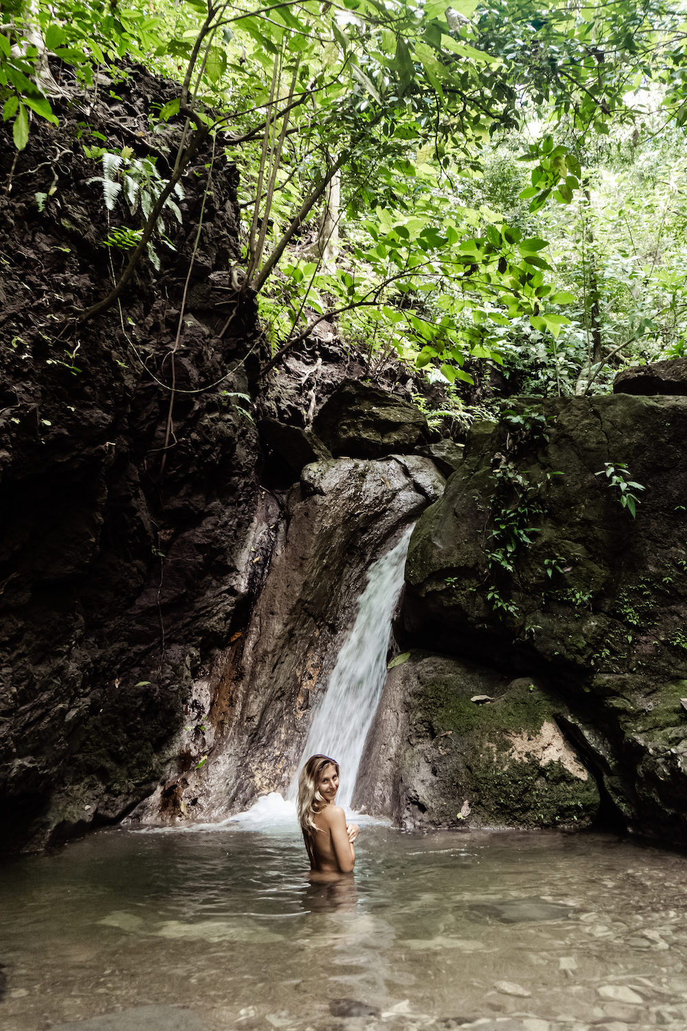 Die Pazifikküste Costa Rica's rauf und runter - Baden im Naturpool
