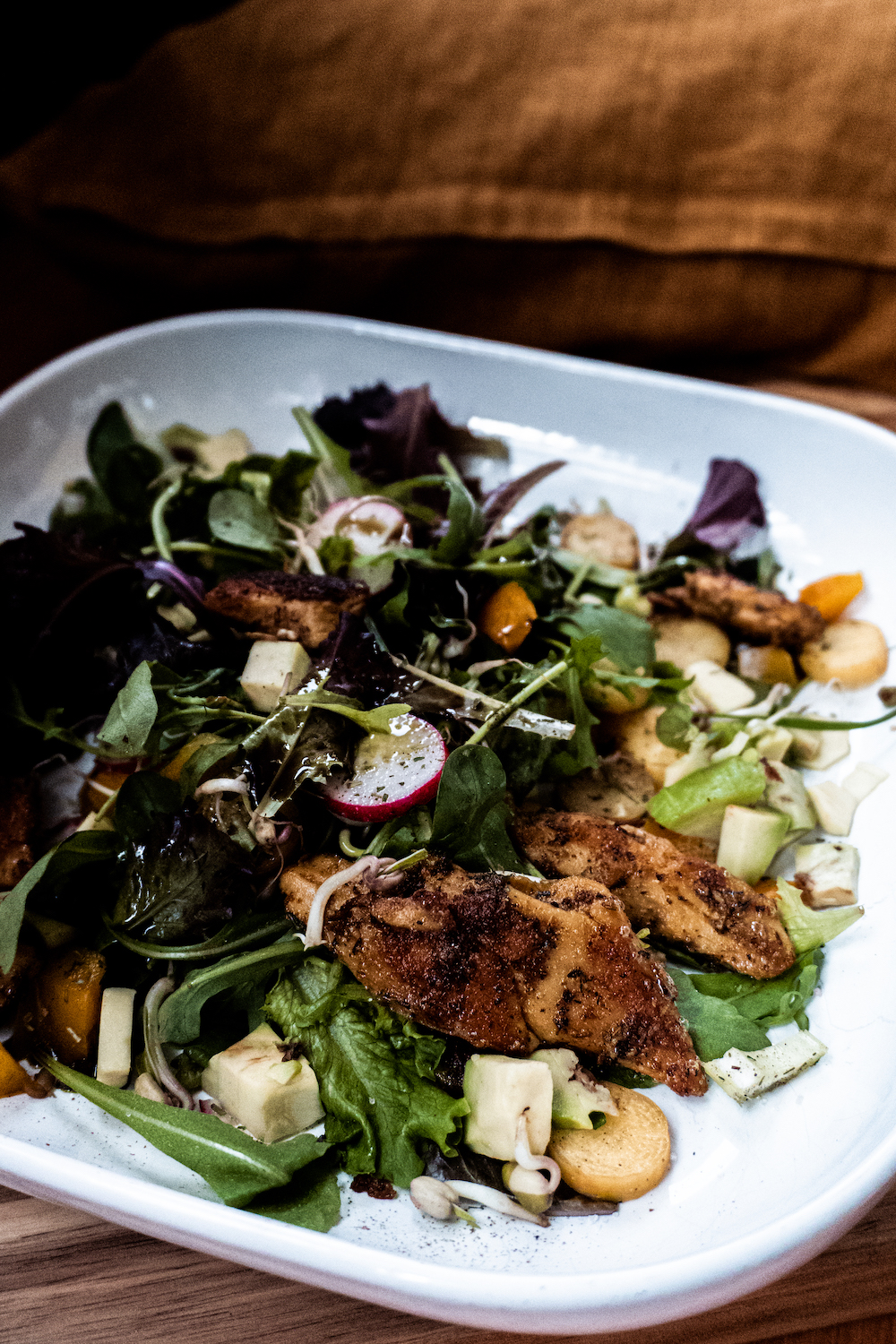 Veggie Chicken Salad mit Eat Planted Veganem Hühnchen 