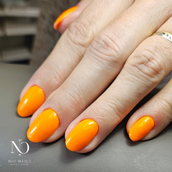 Makear Neon 20 on nails