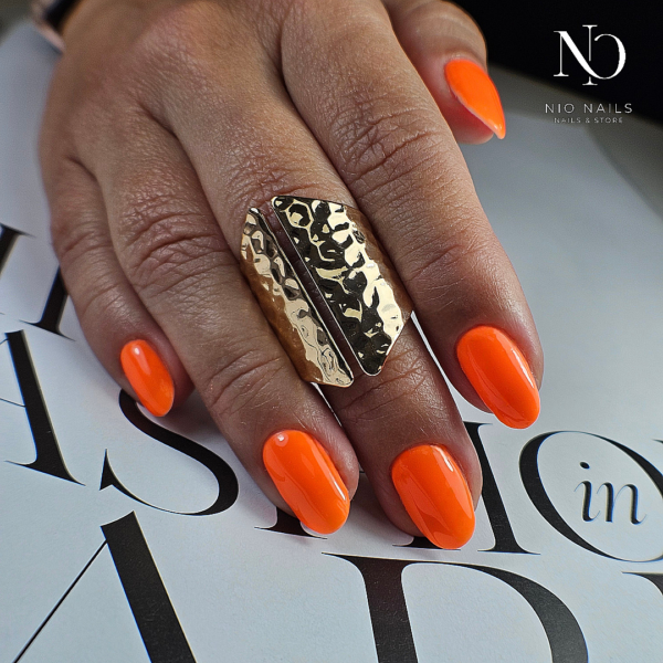 Makear Neon 19 on nails