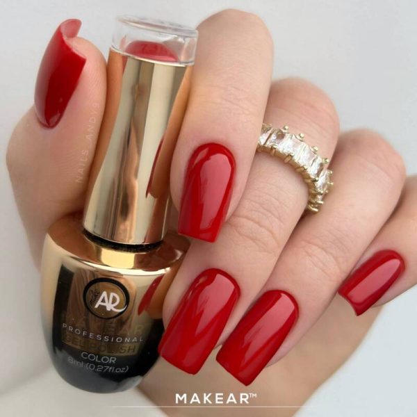 Makear gel polish 738 on nails