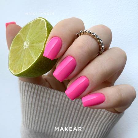 Makear Juicy Rubber Base Pop Pink on nails