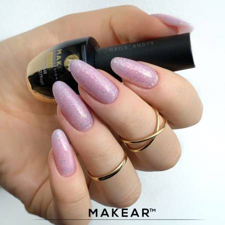 Makear Sparkling Rubber Base Perseus on nails