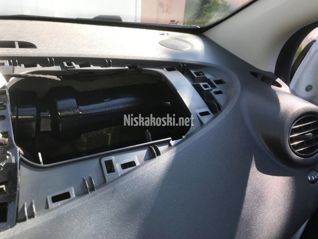 Byta kupefläkt på Renault Twingo II - inte så blodigt man kan tro ...