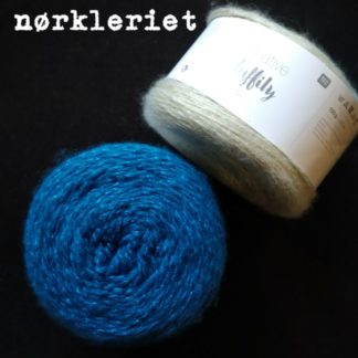 FLUFFILY (006) petroleumsblå