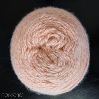 FLUFFILY (012) fersken