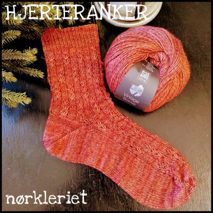 STRØMPER MED HJERTERANKER