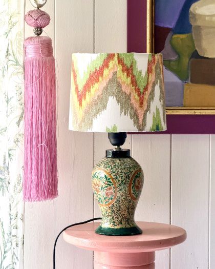 Lille antik lampe i papmarche med Ikat skærm