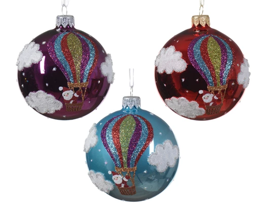 3 julekugler med påmalede luftballoner og skyer.