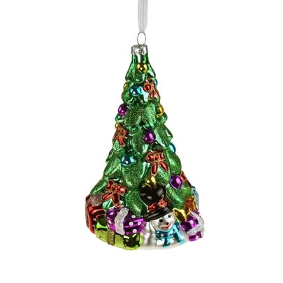 Juleornament formet som et pyntet juletræ. Der ligger gaver i forskellige farver under træet.