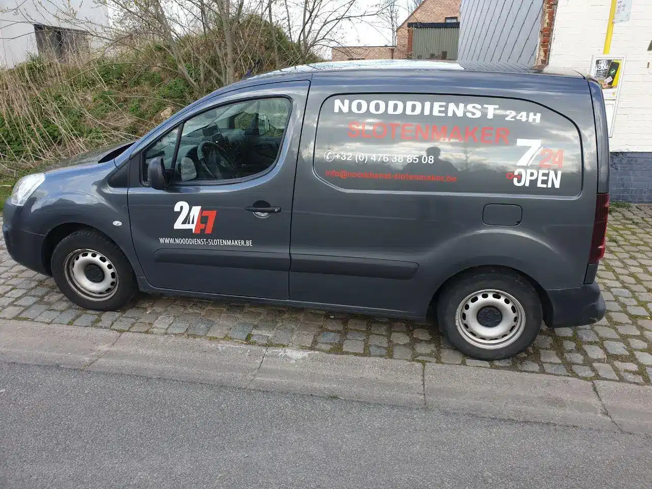 Snel en betrouwbaar autoslotenservice voor directe hulp en veilige slotreparatie.