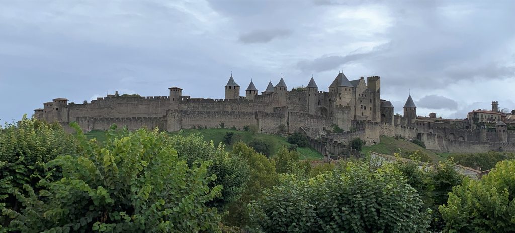 Zicht op Carcassonne vanaf le Pont Vieux