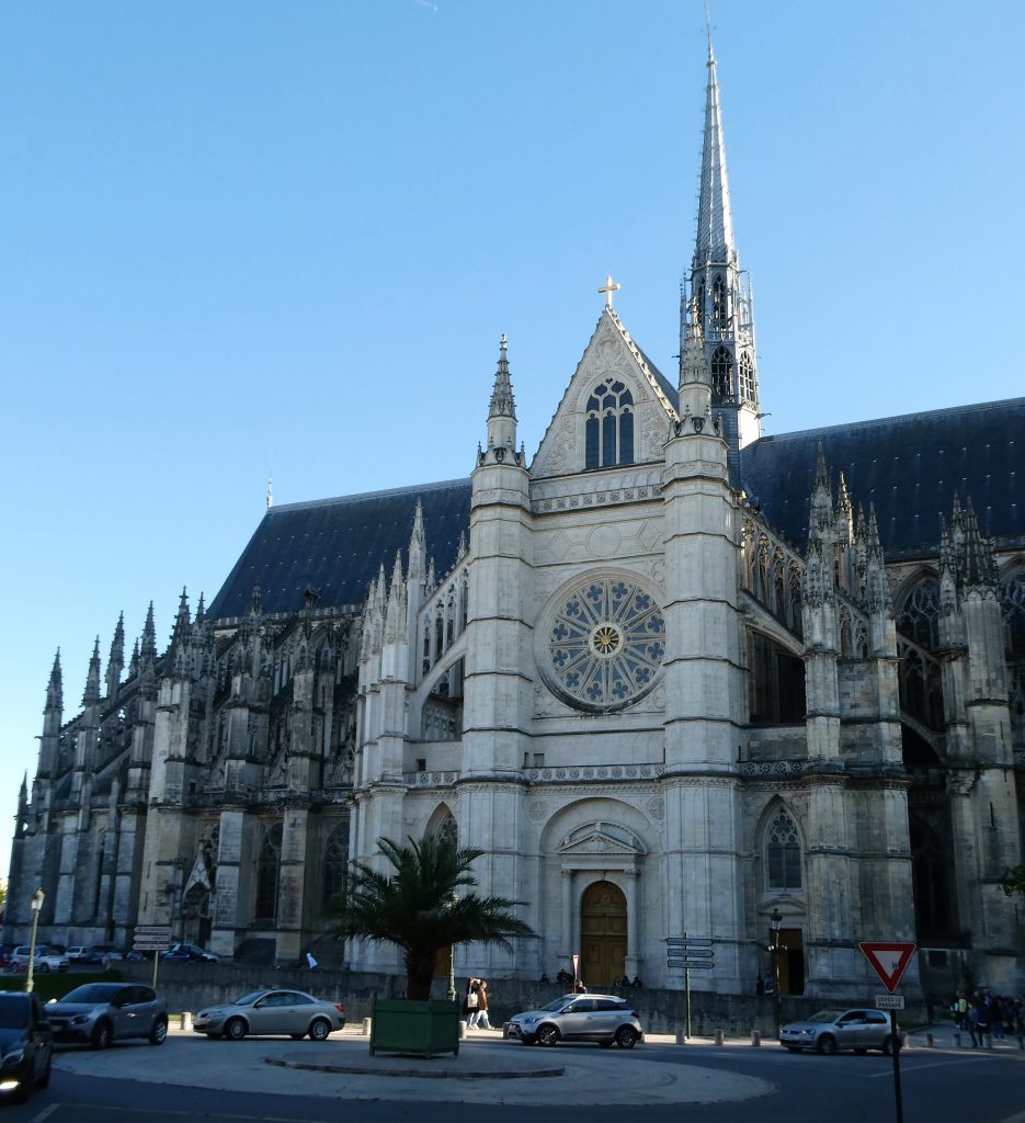 zijaanzicht kathedraal Orléans
