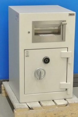 Begagnat Deponeringsskåp Robur D55 stängd dörr