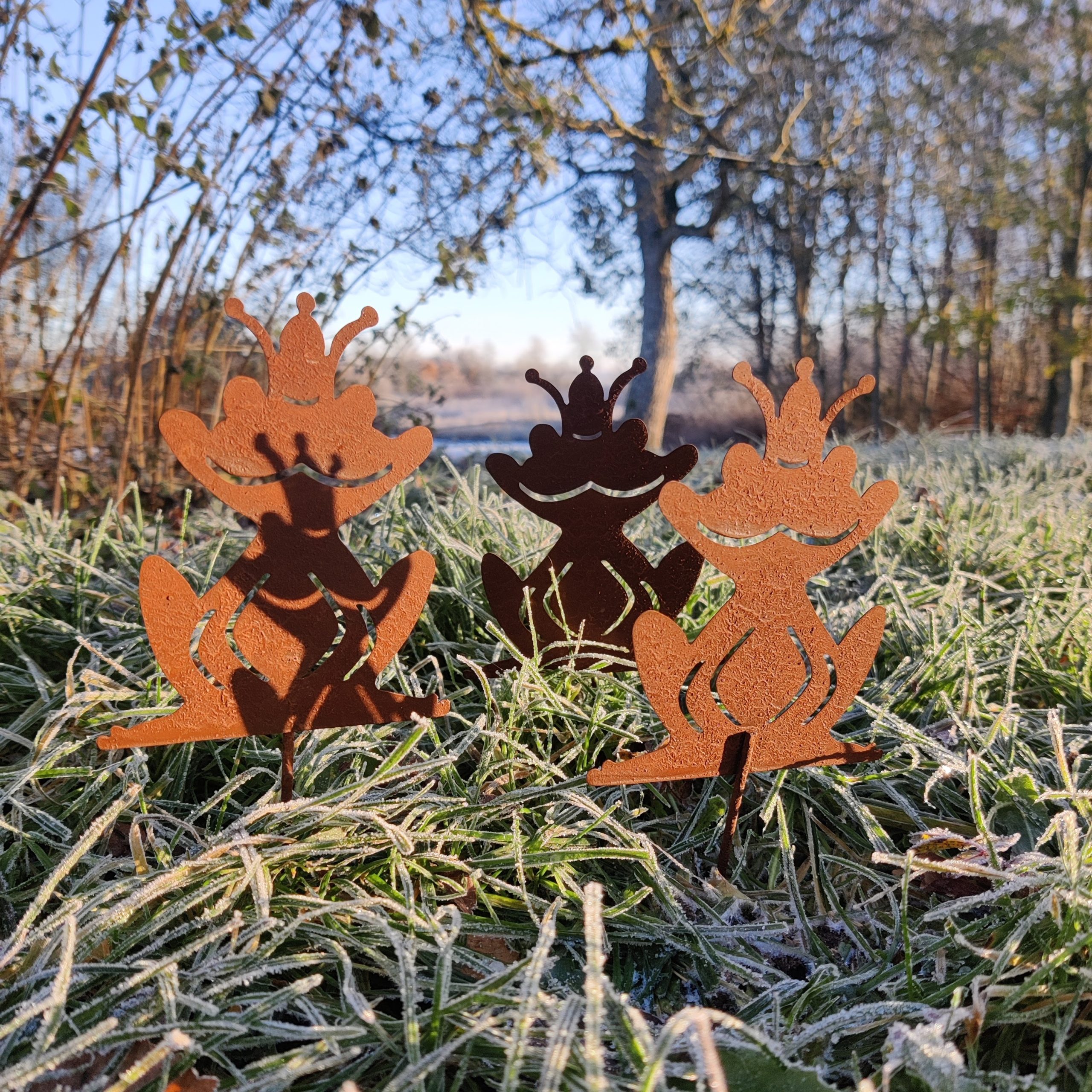 Havepynt frøer i rust