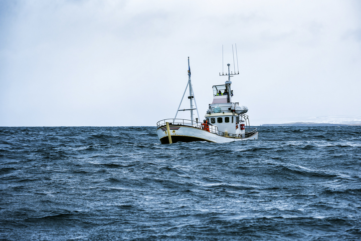 Fiskerbåt på havet