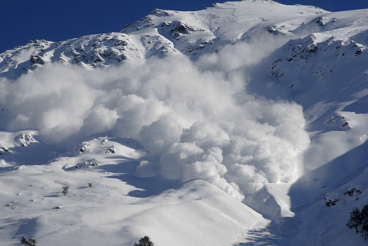 Snøskred ned et fjell