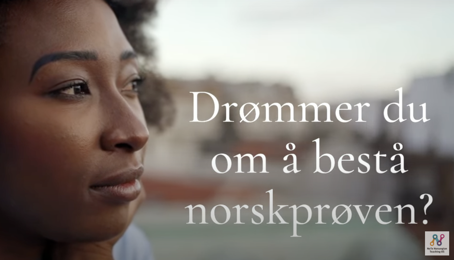 Bilde av dame som ser på tekst: "Drømmer du om å bestå norskprøven?"