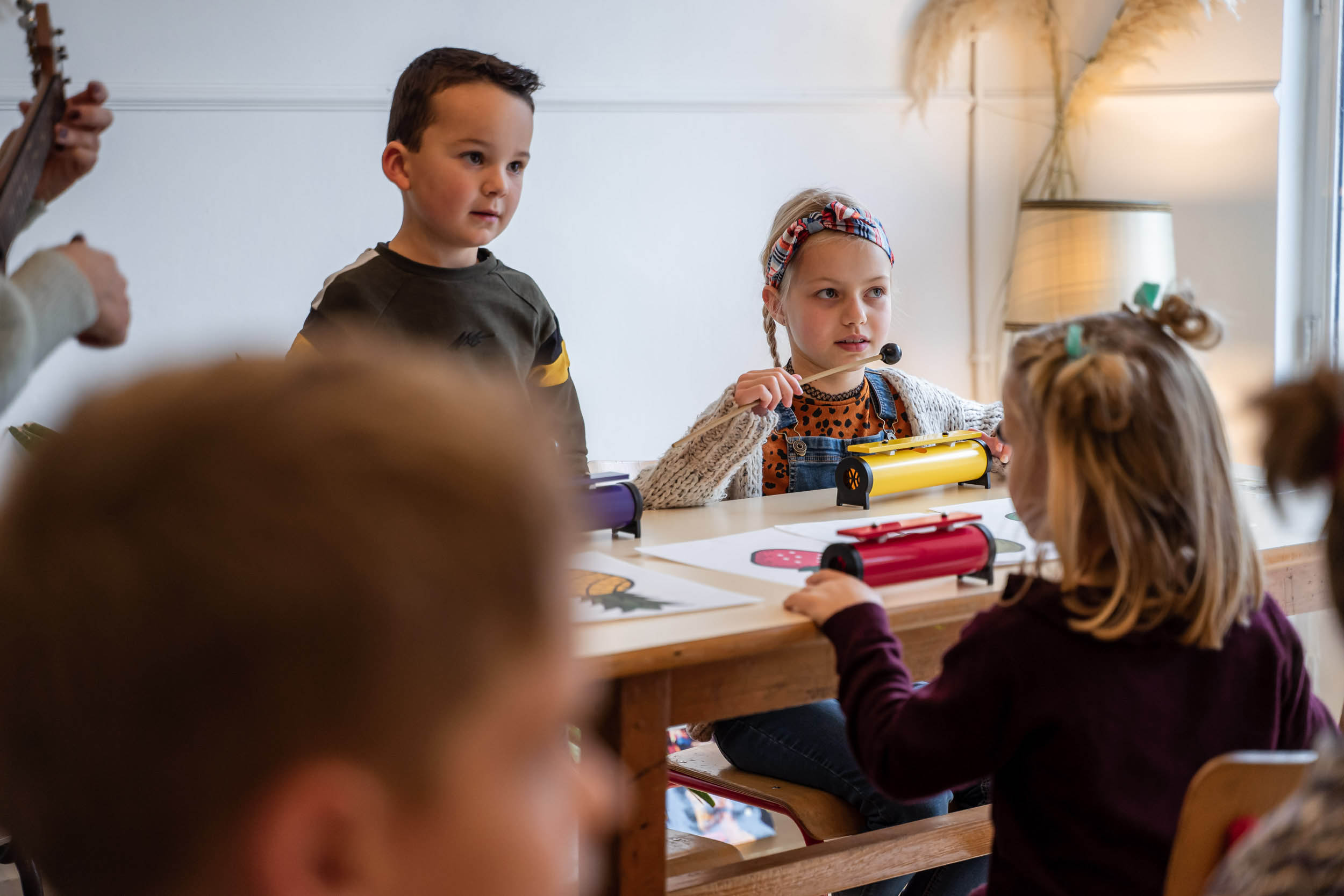 Muziekles met klankboxen