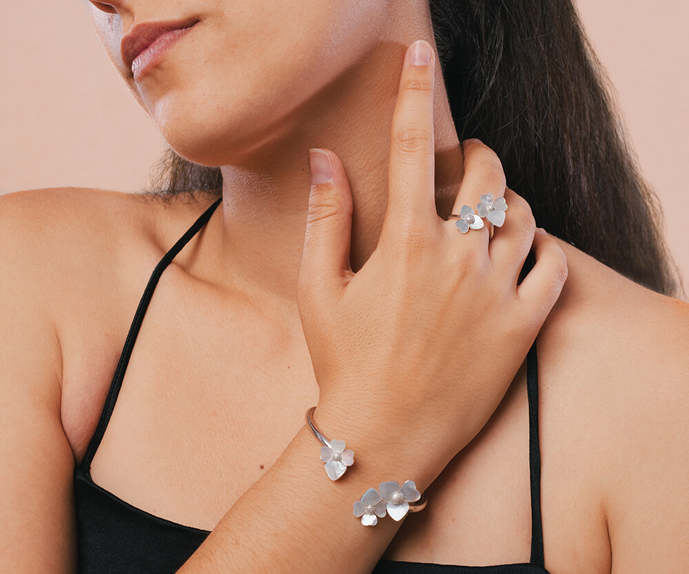 Pulsera de caña con flor de naca