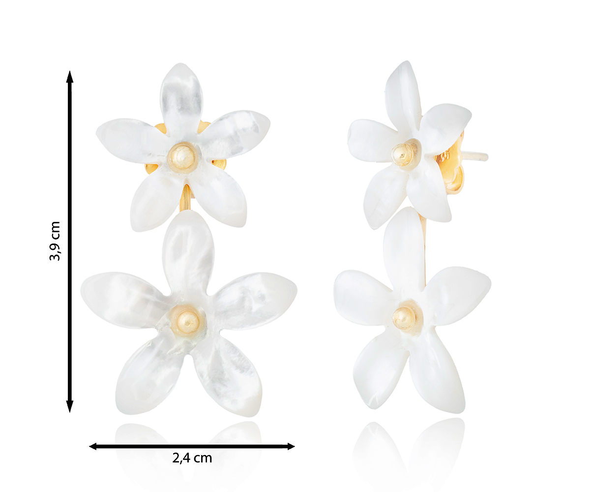 Pendiente con flor doble de jazmín con pitilo dorado