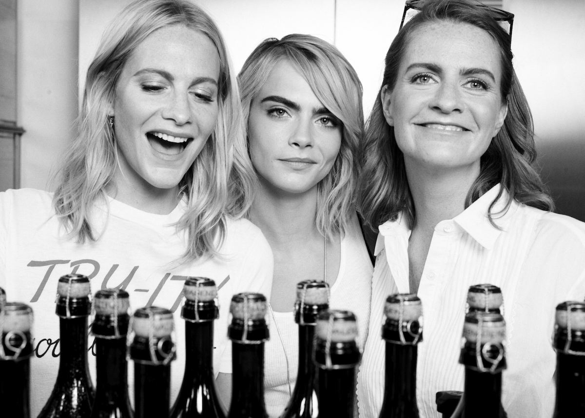 Sverigepremiär för systrarna Delevingnes prisbelönta prosecco