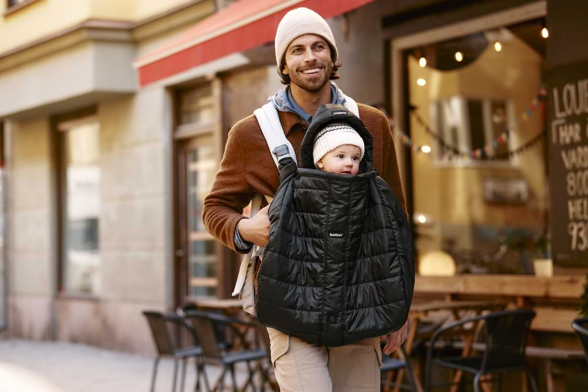 BabyBjörn lanserar värmande vinterskydd till bärsele