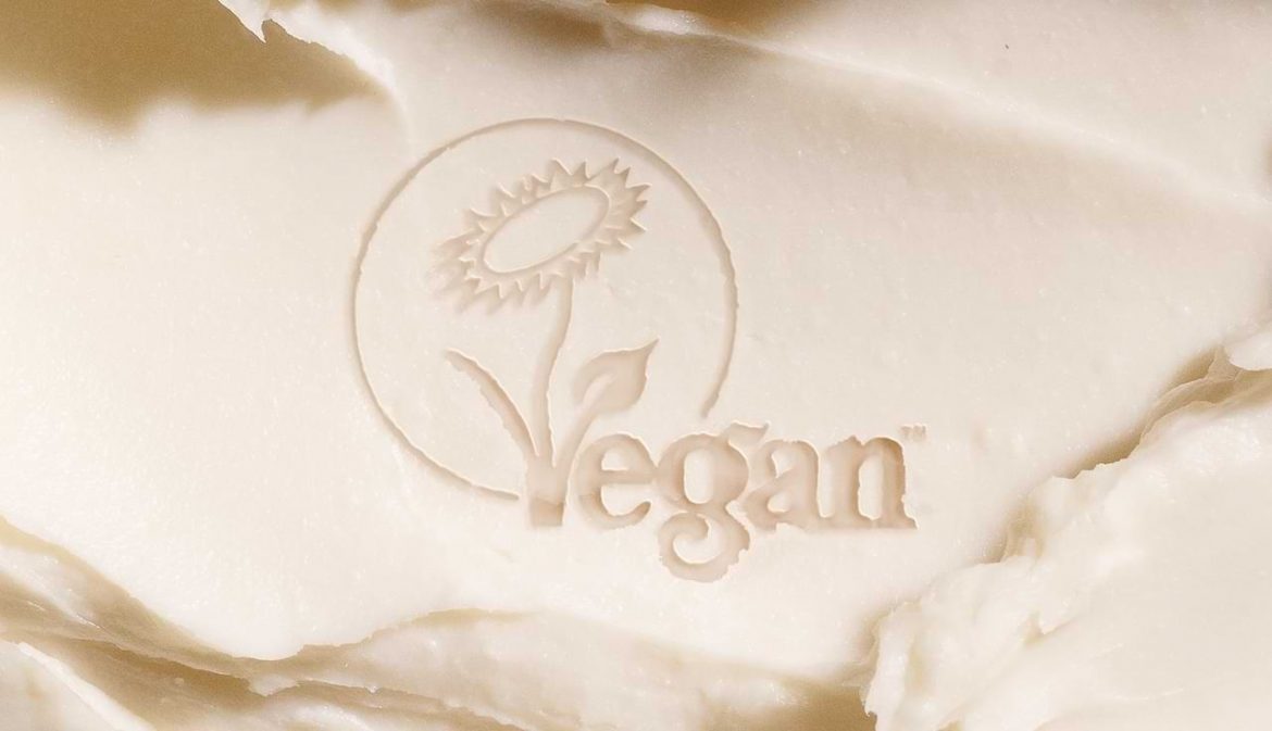 Första märket i världen med 100 % veganska skönhetsprodukter