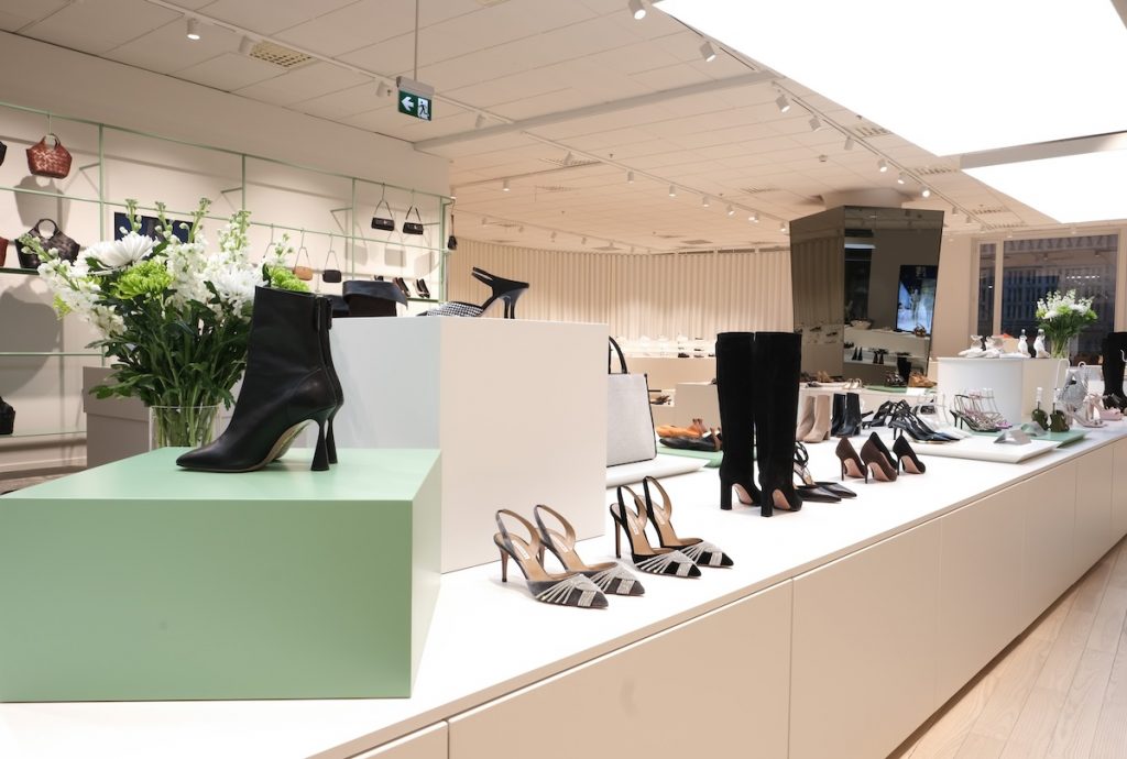 Vilka märken finns i nya NK Women Shoes & Accessories?