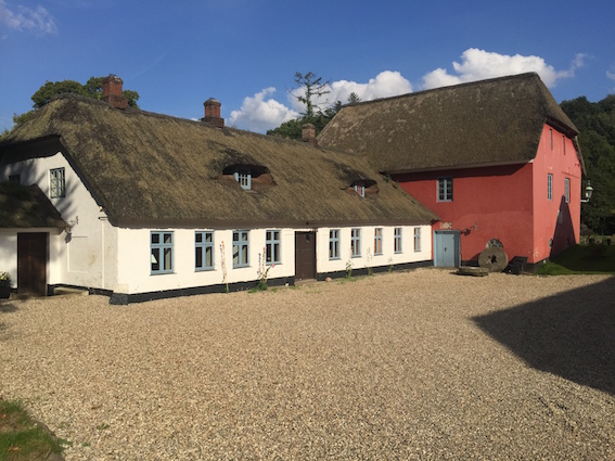Bed and Breakfast Nybjerg mølle i Egtved Ådal nær Billund og Vejle Bed and Breakfast Nybjerg mølle i Egtved Ådal nær Billund og Vejle
