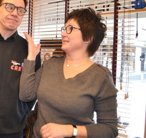 Snygga glasögon provade Molle hos Annette på Optiktjänst.