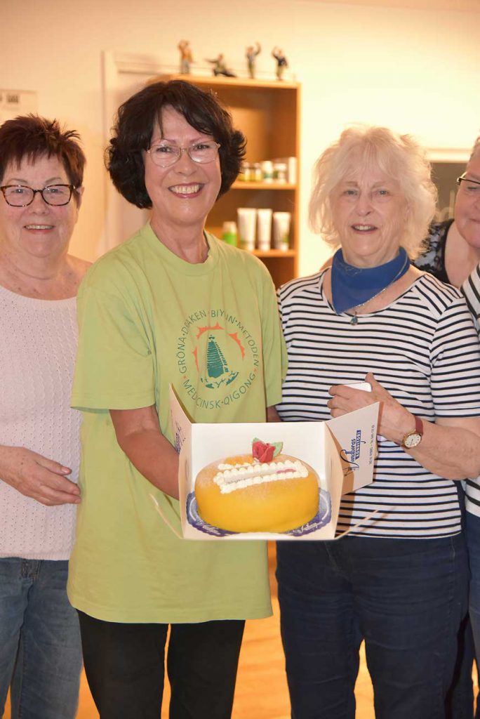 Agneta Karlsson fick tårtan "För att du är värd det"