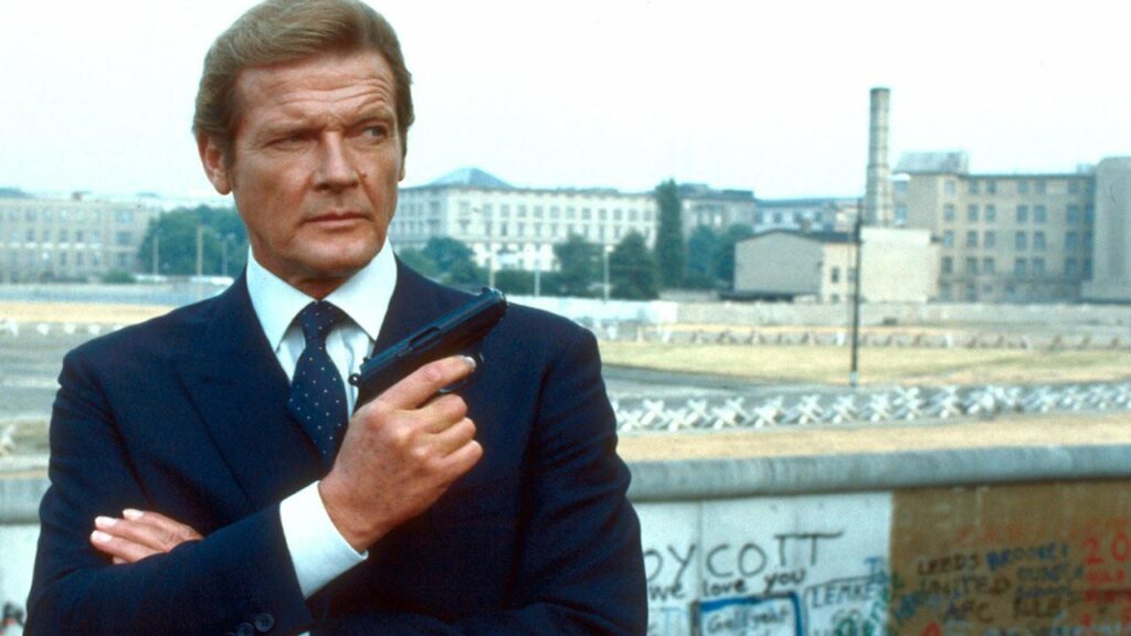 Tyska Stasi spionerade på Roger Moore i Berlin