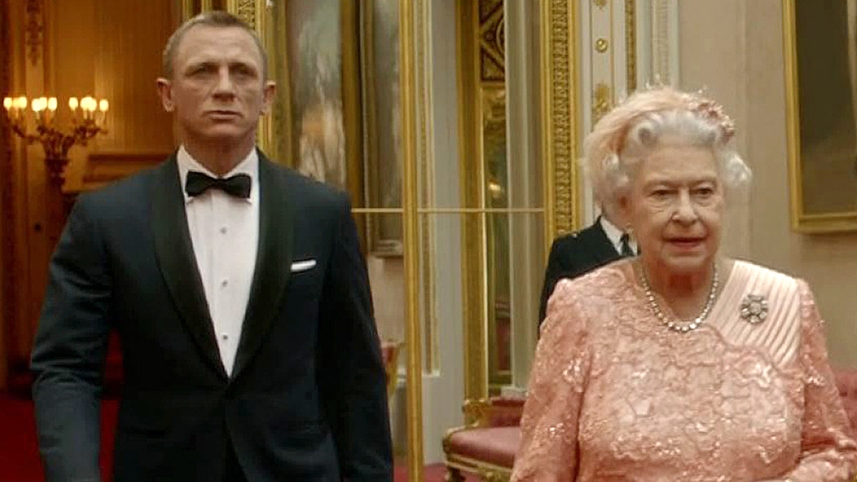 Daniel Craig mottog utmärkelse från Drottning Elizabeth II