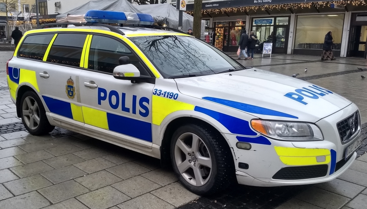 polisbil på rinkeby torg