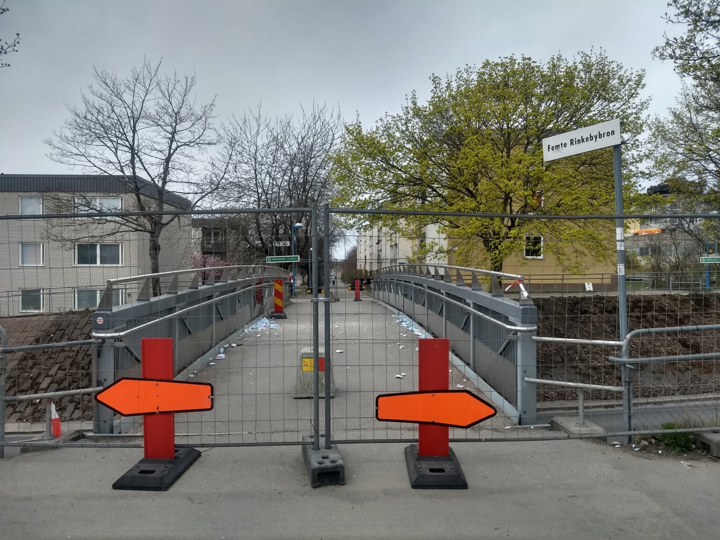 avspärrningar framför Femte rinkebybron