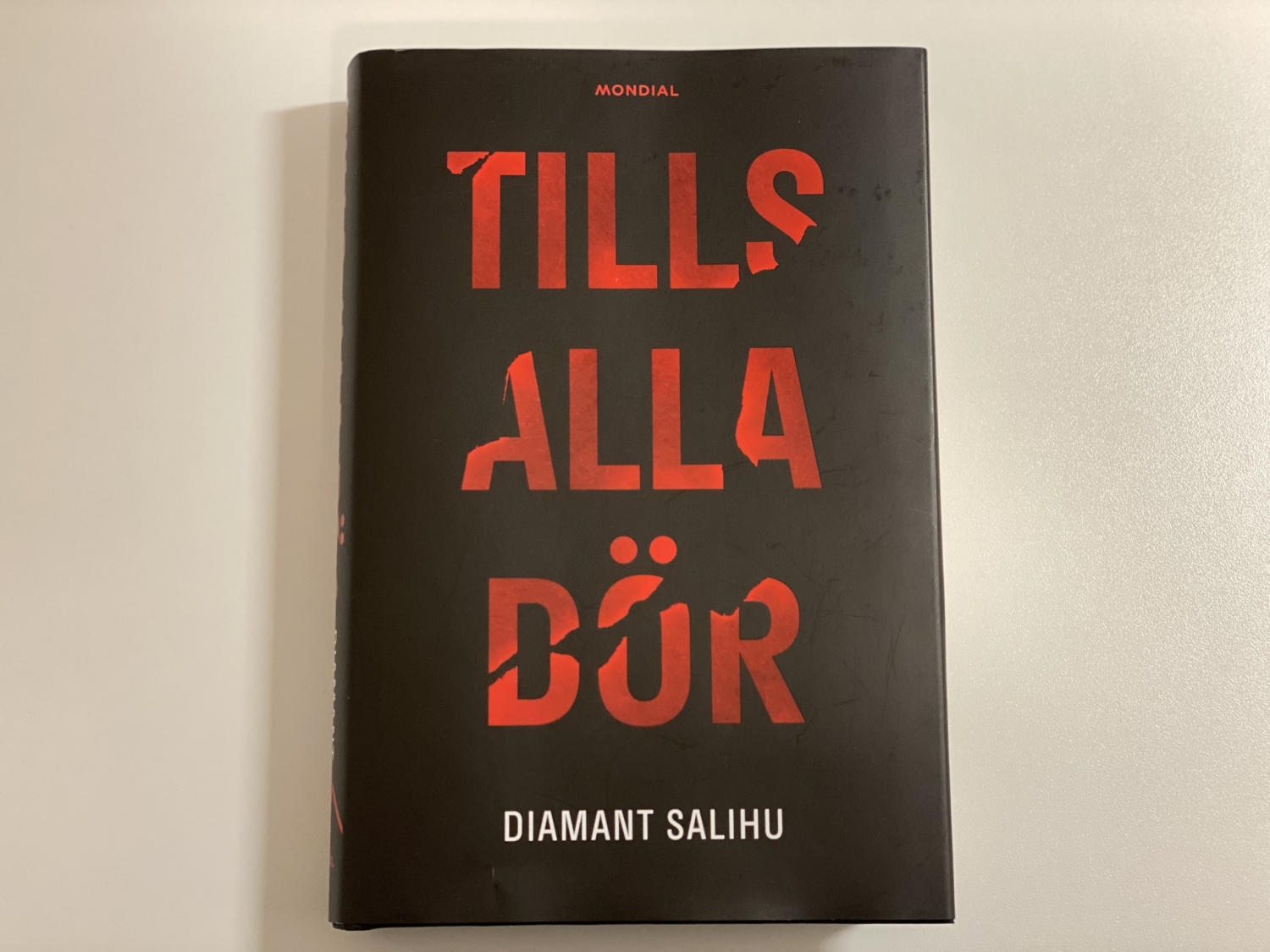 Omslaget till "Tills alla dör"