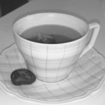 En kopp med te och en dadel