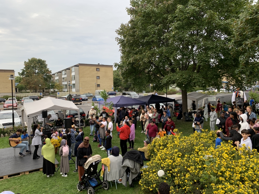 faith sjunger för publiken