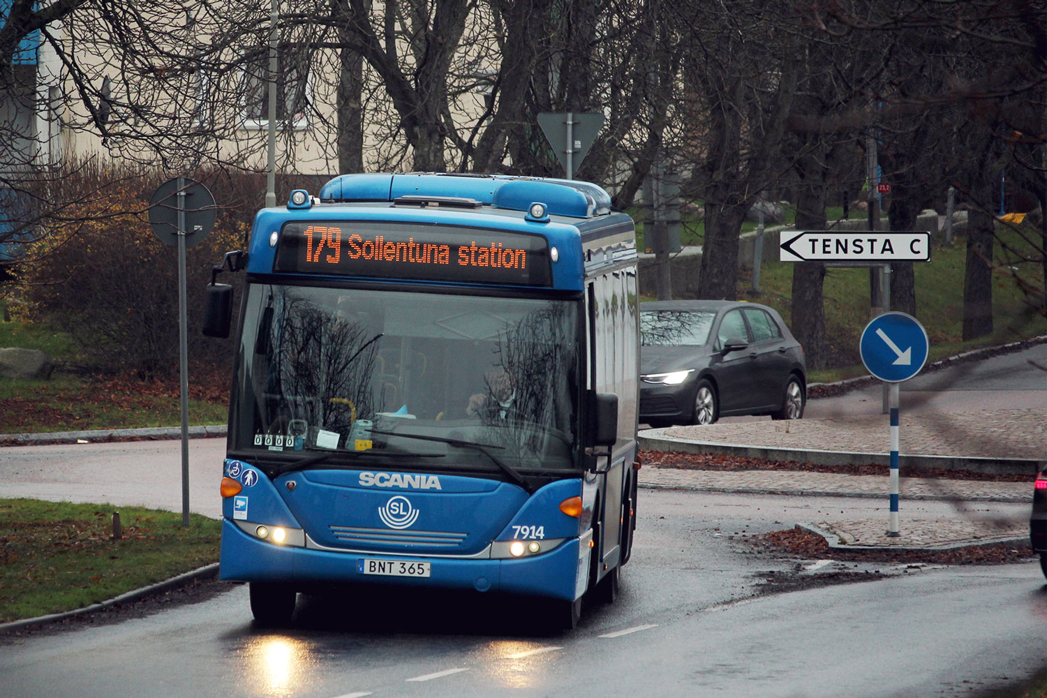 Buss 179 svänger inte in mot Tensta centrum