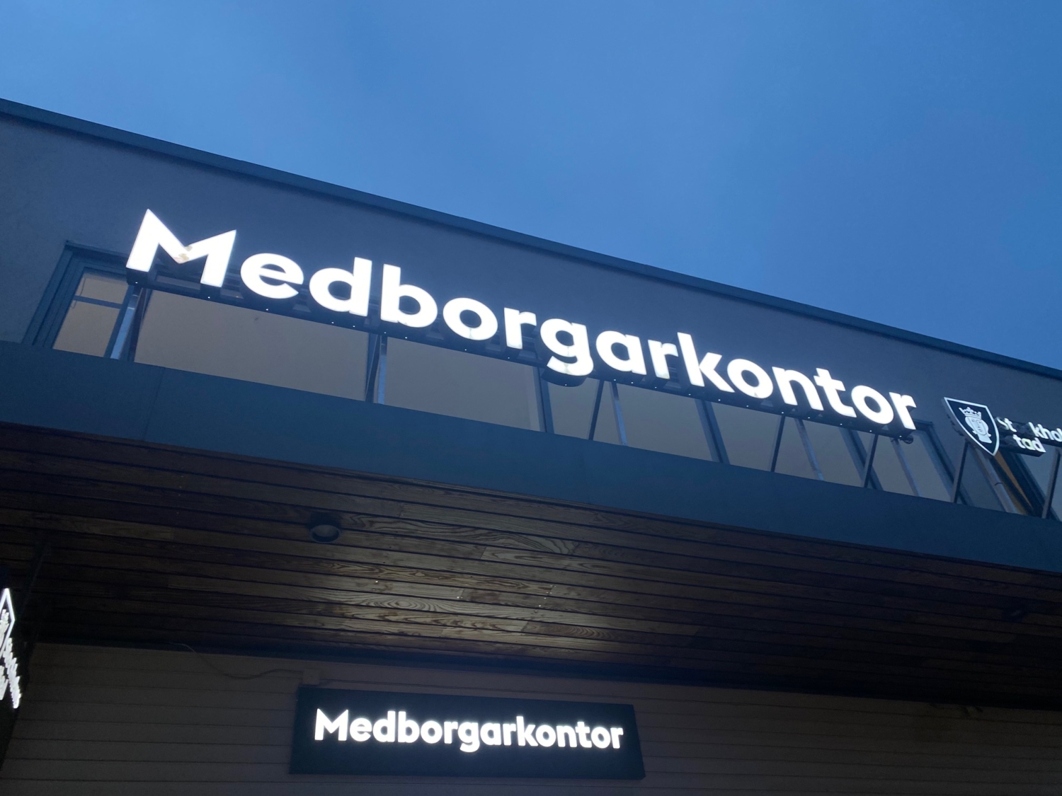 texten "medborgarkontor" på en byggnad"